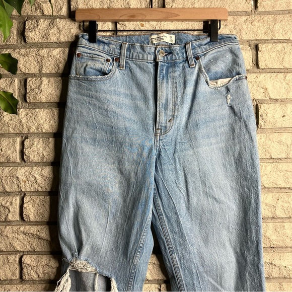 Abercrombie & Fitch Ultra High Rise 90s Straight Jean - Picture 5 of 7